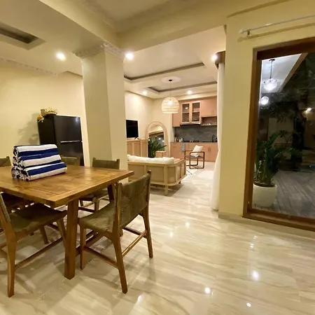 Cozy 3 Bedroom Villa In Seminyak